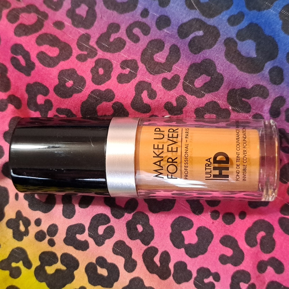 Makeup Forever ultra HD invisible cover foundation shade y435